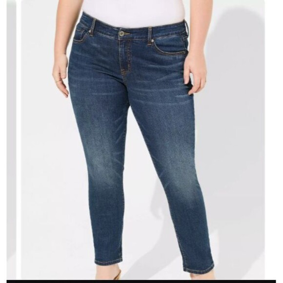 Torrid Boyfriend Straight Jeans-Size 16-Vintage Stretch-Mid Rise-Classic-Casual - Picture 1 of 9